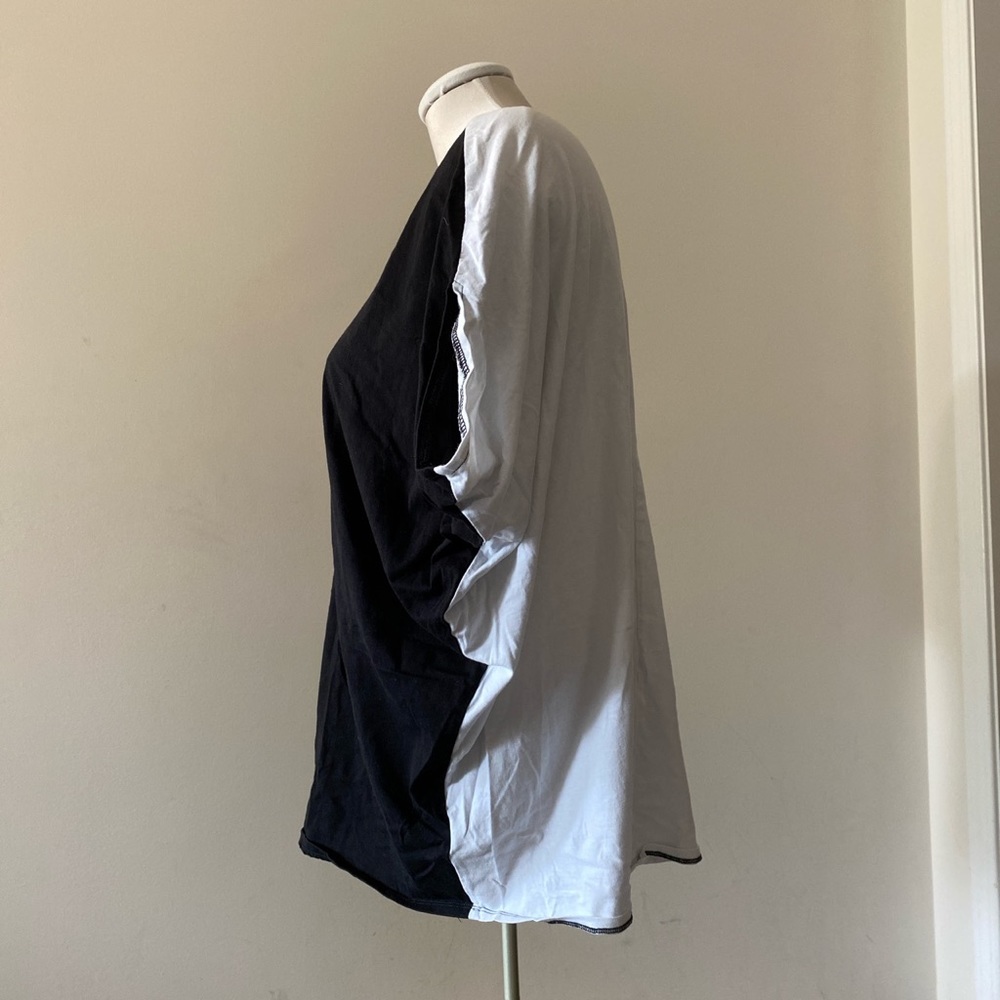 Monochrome blouse - Picture 3 of 3